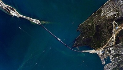 Вид на Крымский мост из космоса