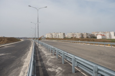 Новости » Общество: Барьерное ограждение автоподхода к Крымскому мосту установлено на 70%