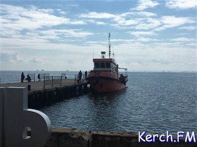 В прибрежной зоне  Керчи курсировал военный катер