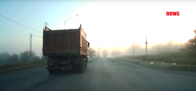 По «встречке»: опасная езда грузовика в Керчи
