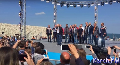 Перед мостовиками в Керчи сегодня выступят Газманов, Лепс, Билан и певица Пелагея