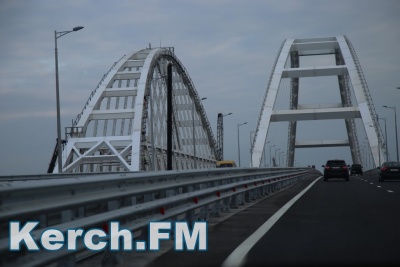 Дождались: больше тысячи машин и мотоциклов уже проехали по Крымскому мосту (фото)