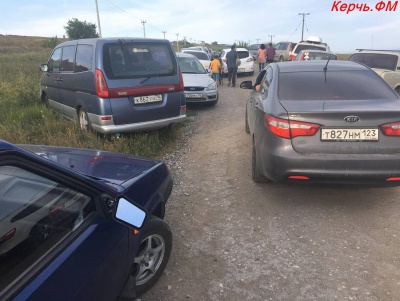 Возле крепости Керчь образовались автомобильные пробки