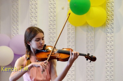 Выпускники первой керченской музыкальной школы дали прощальный концерт