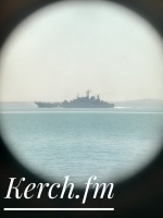 Под аркой Крымского моста уже прошли 4 военных корабля