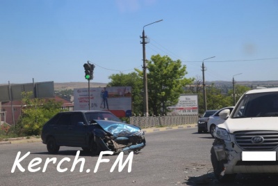 Новости » Криминал и ЧП: На Чкалова столкнулись иномарка и «Lada»