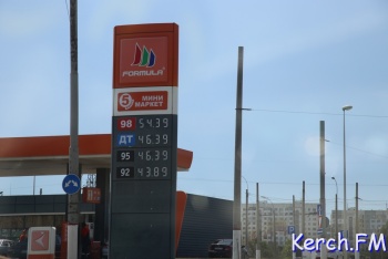 Плачу́ и пла́чу: бензин в Керчи почти по 50 рублей за литр