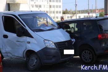 В Керчи на Ворошилова произошло тройное ДТП