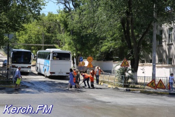 Новости » Общество: В Керчи  ремонтируют дорогу на гору Митридат