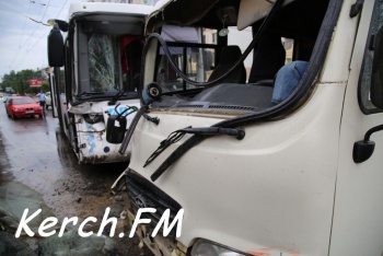 На Свердлова в Керчи столкнулись два автобуса