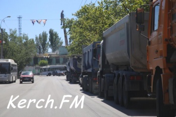 Новости » Общество: Керчане предлагают вместо «блошиного» рынка сделать бесплатную парковку