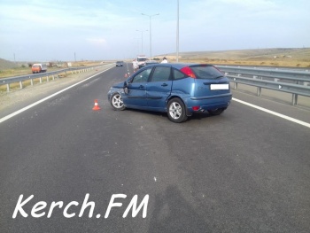 Новости » Криминал и ЧП: На автоподходах к Крымскому мосту «Ford» врезался в отбойник