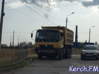 Автоподходы к Крымскому мосту частично открыли для грузовиков со стороны Керчи