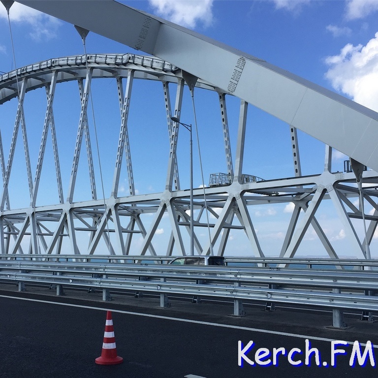 Фото пробки на Крымском мосту. Любэ Крымский мост. Пробка на Керченском мосту сейчас. Аренда моста.