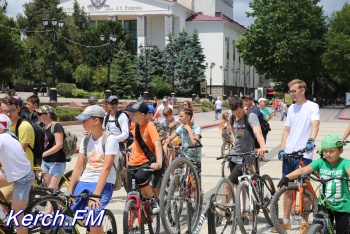 Велопробег в Керчи сопровождали правоохранители и «скорая»