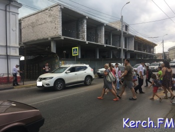 В центре Керчи столкнулись две иномарки