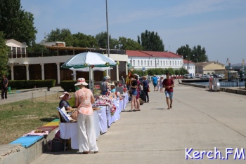 На набережной Керчи готовятся к празднованию Дня рыбака