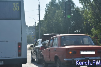 В Керчи столкнулись иномарка и «ВАЗ»