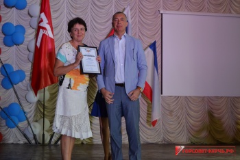В Керчи торжественно наградили заслуженных сотрудников КМЗ