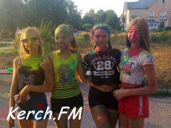 В Багерово состоялся фестиваль красок (видео)