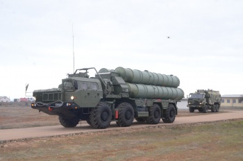 В Крыму расчеты зенитных комплексов С-400 провели тренировку