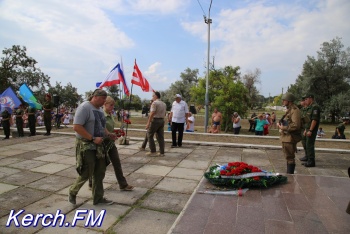 Новости » Общество: В Героевке возложили цветы к братской могиле