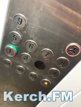 Новости » Общество: Неизвестные портят новые лифты в многоэтажке Керчи