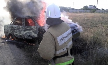 В Ленинском районе машина вылетела в кювет и загорелась