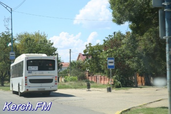 Новости » Общество: Керчане в жару остались без остановок в городе