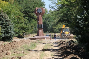 Новости » Общество: До 1 октября планируют окончить первую часть реконструкции Комсомольского парка
