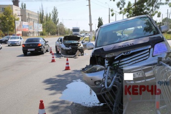 На Ворошиловском кольце – серьёзная авария с тремя авто
