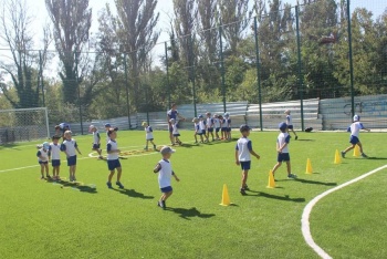 Новости » Общество: В Керчи торжественно открыли площадку для мини-футбола