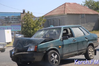 В Керчи на Чкалова столкнулись грузовик и «ВАЗ»