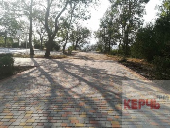 Новости » Общество: В Молодежном парке в Керчи продолжается реконструкция