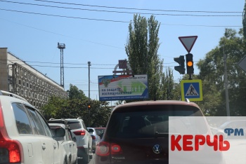 Новости » Общество: В Керчи на Кирова не работает светофор