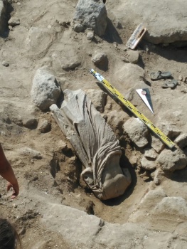Новости » Общество: Археологи нашли в Керчи античную статую без головы
