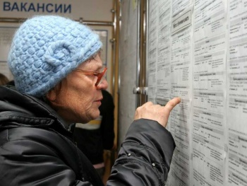 Путин поручил увеличить пособие по безработице для граждан предпенсионного возраста