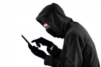 Новости » Криминал и ЧП: Полицейские  Симферополя задержали телефонного мошенника из Керчи