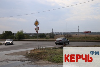 В Керчи на Блюхера установили новый дорожный знак