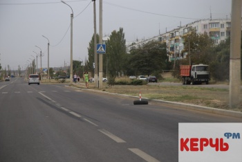 Ты репортер: УЖКХ Керчи эволюционирует: вместо веток в открытых ливневках - палки