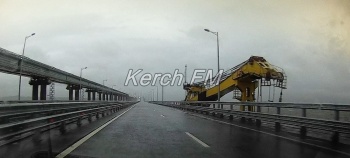 Плавкран врезался в  Крымский мост