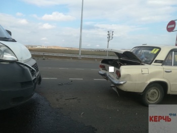 На путепроводе по ШГС в Керчи произошла тройная авария