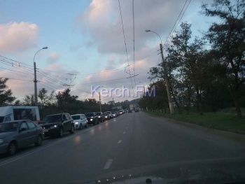Из-за работ на путепроводе по ШГС в Керчи снова стоят километровые пробки