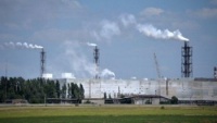 Власти не будут останавливать работу химических предприятий севера Крыма после выбросов
