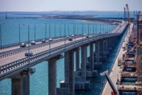 Новости » Общество: Власти Крыма разрешили грузовикам ехать через Крымский мост с 1 октября