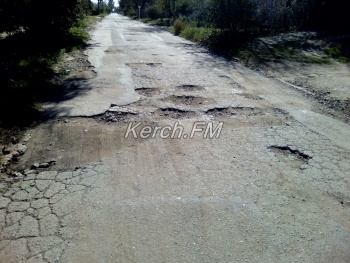 Новости » Общество: Керчане жалуются на разбитую дорогу в Аршинцево