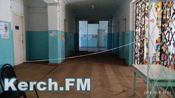 Новости » Общество: В Керчи разваливается поликлиника, некоторых врачей переводят в другие больницы