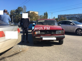 В Керчи на автовокзале столкнулись «ВАЗ» и «Chery»