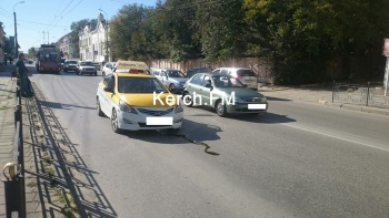 На Свердлова столкнулись такси и «ЗАЗ»