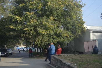 Возле керченского морга дежурят полиция и медики